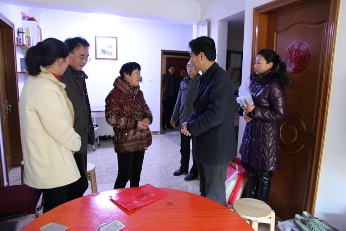 unkowname 周松宽慰问兴业公司困难职工22.jpg