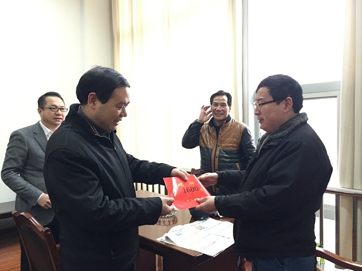 汪副在公交公司慰问22.jpg