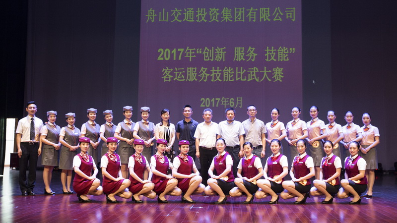 三竞赛客运服务技能比武合影.jpg
