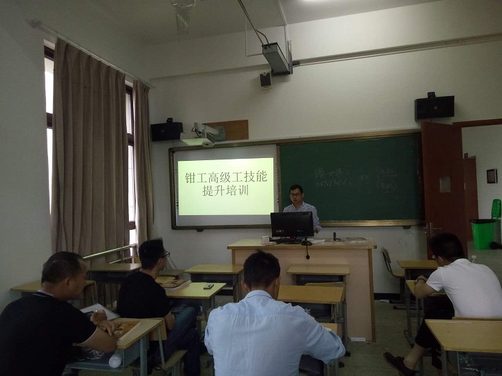 市总工会举办电工、钳工、焊工技能提升培训班 (2).jpg
