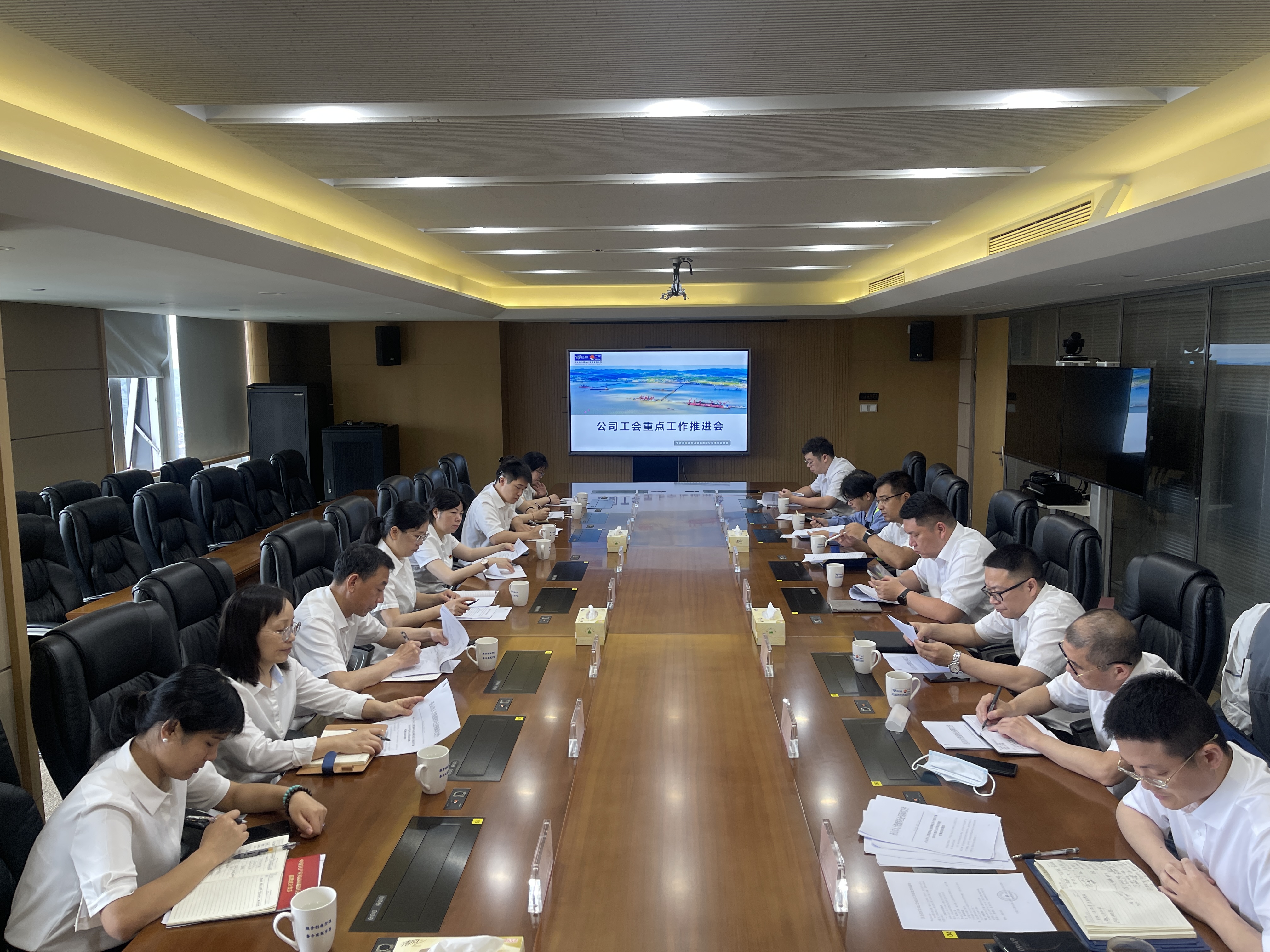 公司工会召开重点工作推进会照片.jpg